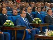 الرئيس السيسي يشاهد فيلما تسجيليا عن الاقتصاد المصرى خلال مؤتمر حكاية وطن