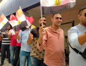 مئات المواطنين يتوافدون بالمرج والنزهة لتحرير توكيلات الانتخابات الرئاسية.. صور