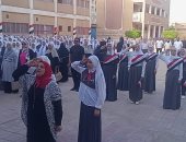 ترديد تحية العلم والنشيد الوطنى داخل 240 مدرسة بكفر الشيخ فى أول يوم دراسى