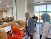 نائب رئيس جامعة أسوان يتابع امتحانات التخلف بكلية التمريض