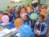 توزيع هدايا وبالونات على التلاميذ فى مدارس كفر الشيخ.. صور