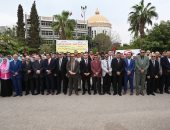نواب رئيس جامعة الفيوم يشهدون تحية العلم فى أول يوم دراسى