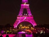 باريس تضىء برج إيفل والنصب التذكارى وقوس النصر باللون الوردى اليوم