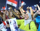 الجماهير بميدان الجلاء يرحبون بإعلان الرئيس السيسى للترشح.. بالزغاريد والهتافات