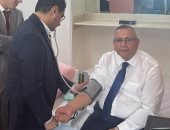 عبد السند يمامة ممازحا طبيب الكشف الطبى: "الدنيا تمام ولا ايه".. فيديو وصور