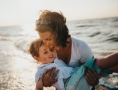 9 فوائد لعلاقة الأم بابنها.. أبرزها الثقة بالنفس والذكاء الاجتماعى