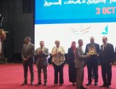 محافظ كفر الشيخ يكرم الفائزين فى المهرجان الثالث للأسر الطلابية بالجامعات