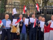 مصريو فرنسا يتوافدون على قنصلية باريس لتوثيق توكيلات تأييد الرئيس السيسى