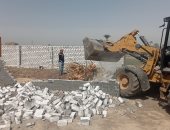 إزالة 9 حالات بناء مخالف بمراكز البدارى وأبوتيج وصدفا والفتح وحى شرق
