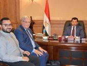 وزير الشباب يبحث استعدادات مصر لاستضافة مؤتمر عالمى لجراحة عظام الكتف والمرفق