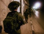القاهرة الإخبارية: فلسطيني يوثق في بث مباشر اقتحام قوات الاحتلال لمنزله