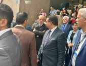 هتافات وأعلام "الوفد" تدعم عبد السند يمامة أمام الهيئة الوطنية للانتخابات.. صور 