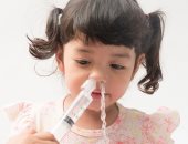 طرق آمنة وسهلة لتنظيف أنف طفلك.. محظورات لازم تعرفيها