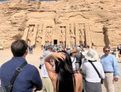 8000 أجنبى يتوافدون على معبد أبوسمبل.. انتعاش حركة السياحة فى أسوان يبهر العالم