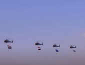 طائرات الهليكوبتر تحمل علمى مصر والقوات المسلحة فى حفل تخريج الكليات العسكرية.. صور