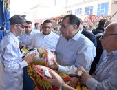 رئيس الوزراء من بورسعيد: الدولة مهتمة بإقامة أسواق حضارية حديثة بالمحافظات