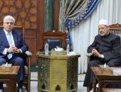شيخ الأزهر يستقبل وزير التعليم العالي ويناقشان تعزيز التعاون في دعم المشروعات العلمية