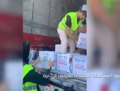 شاهد اصطفاف قافلة المساعدات بالعريش استعدادًا لدخولها غزة