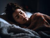  7 عادات قبل النوم تجعلك أكثر جمالاً.. منها العناية بمنطقة العين  