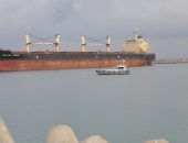 تفريغ حمولة سفينة مساعدات تركية بميناء العريش لإرسالها إلى غزة