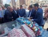 وزير التنمية المحلية ومحافظ القاهرة يتفقدان منافذ بيع السلع لمتابعة تخفيض الأسعار