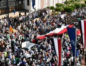 رئيس جامعة قناة السويس يتقدم مسيرة طلابية لدعم القضية الفلسطينية.. صور