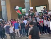 وفقة لطلاب أكاديمية الفنون لتأييد موقف الرئيس السيسي الرافض لتهجير الفلسطينين