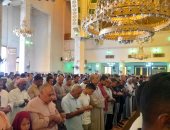 المصلون يؤدون صلاة الغائب على أرواح شهداء غزة فى مساجد أسوان