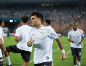 الزمالك يرتدى قميص منتخب فلسطين أثناء عملية الإحماء قبل مواجهة سموحة.. صور