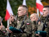 وزير دفاع بولندا السابق: عدد السكان ليس كبيرًا لتكوين جيش قوامه 300 ألف جندى