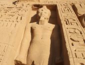 الملك رمسيس على موعد مع تعامد الشمس.. أنظار العالم تتجه جنوبا لأبوسمبل لمتابعة الظاهرة الفريدة.. استعدادات مكثفة للمنطقة الأثرية قبل ساعات من الحدث.. و10 بوابات إلكترونية لدخول السائحين بالمنظومة الجديدة.. صور