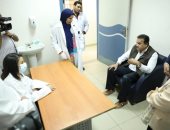 وزير الصحة يشارك المتعافين من الإدمان فى ندوة بمستشفى الصحة النفسية بسوهاج