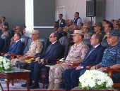 الرئيس السيسى يستمع للتوجيه الطبوغرافى للفرقة الرابعة مدرعة بالجيش الثالث