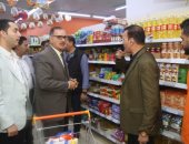 محافظ كفرالشيخ ونائبه يتابعان تطبيق مبادرة خفض أسعار السلع الأساسية