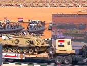 الرئيس السيسي يشاهد استعراضا لأسلحة ومعدات الجيش الثالث الميدانى