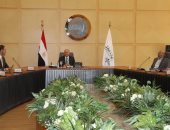 وزير النقل يبحث مع البنك الدولى مشروعات تطوير خط تجارى من القاهرة للإسكندرية