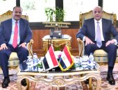 وزير الطيران يلتقى وزير النقل اليمنى لبحث سبل تعزيز العلاقات بين البلدين