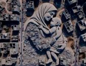 تحتضن صغيرها فى حطام البيوت.. لوحة بالذكاء الاصطناعى عن قوة الأم الفلسطينية