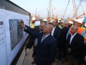 وزير النقل يتفقد مشروعات تطوير ميناء دمياط البحرى