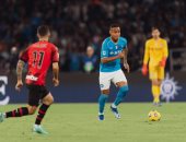 قمة نابولي ضد ميلان تنتهي بالتعادل 2-2 في الدوري الإيطالي.. فيديو