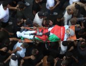تشييع جنازة شهداء فلسطينيين جراء الغارات الإسرائيلية على مخيم جنين 