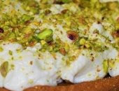طريقة عمل المدلوقة بالقشطة.. طبق حلويات رمضانى من المطبخ الشامي