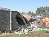 إزالة 6 حالات تعد على أرض زراعية في حملة بقرية أولاد عمرو بقنا 