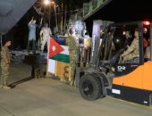 ملك الأردن يعلن إنزال مساعدات طبية جوا للمستشفى الميداني الأردني في غزة