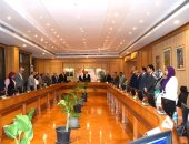 مجلس جامعة حلوان يقف دقيقة حدادا على أرواح شهداء فلسطين 