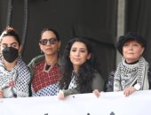 كوفية وتويتات وفيديوهات تفضح جرائم الاحتلال.. كيف دعمت سوزان ساراندون غزة؟
