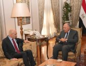 وزير الخارجية يؤكد لمسؤول أممى ضرورة دعم قرار وقف إطلاق النار فى غزة