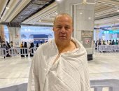 شوقي غريب يؤدى مناسك العمرة ويضع برنامج إعداد المقاولون فى فترة التوقف.. صور