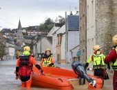 السلطات البريطانية تصدر 315 تحذير فيضانات.. والأمطار تغرق 1000 منزل بإنجلترا