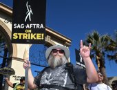 انتهاء إضراب الممثلين بموافقة SAG-AFTRA واستوديوها هوليوود